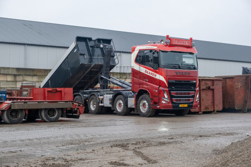 Volvo FH16-750 8x4WS 28